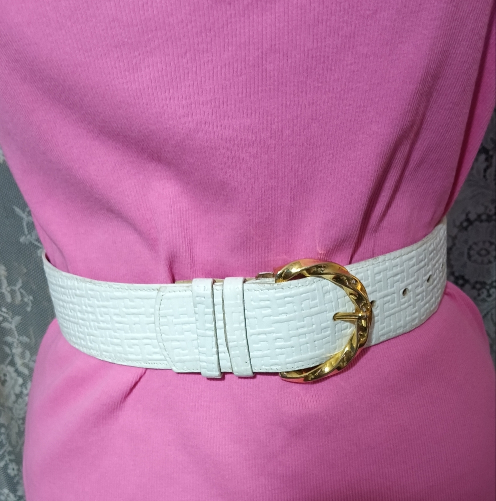 Linda Allard for Ellen Tracy white leather belt Sz small. NWOT.